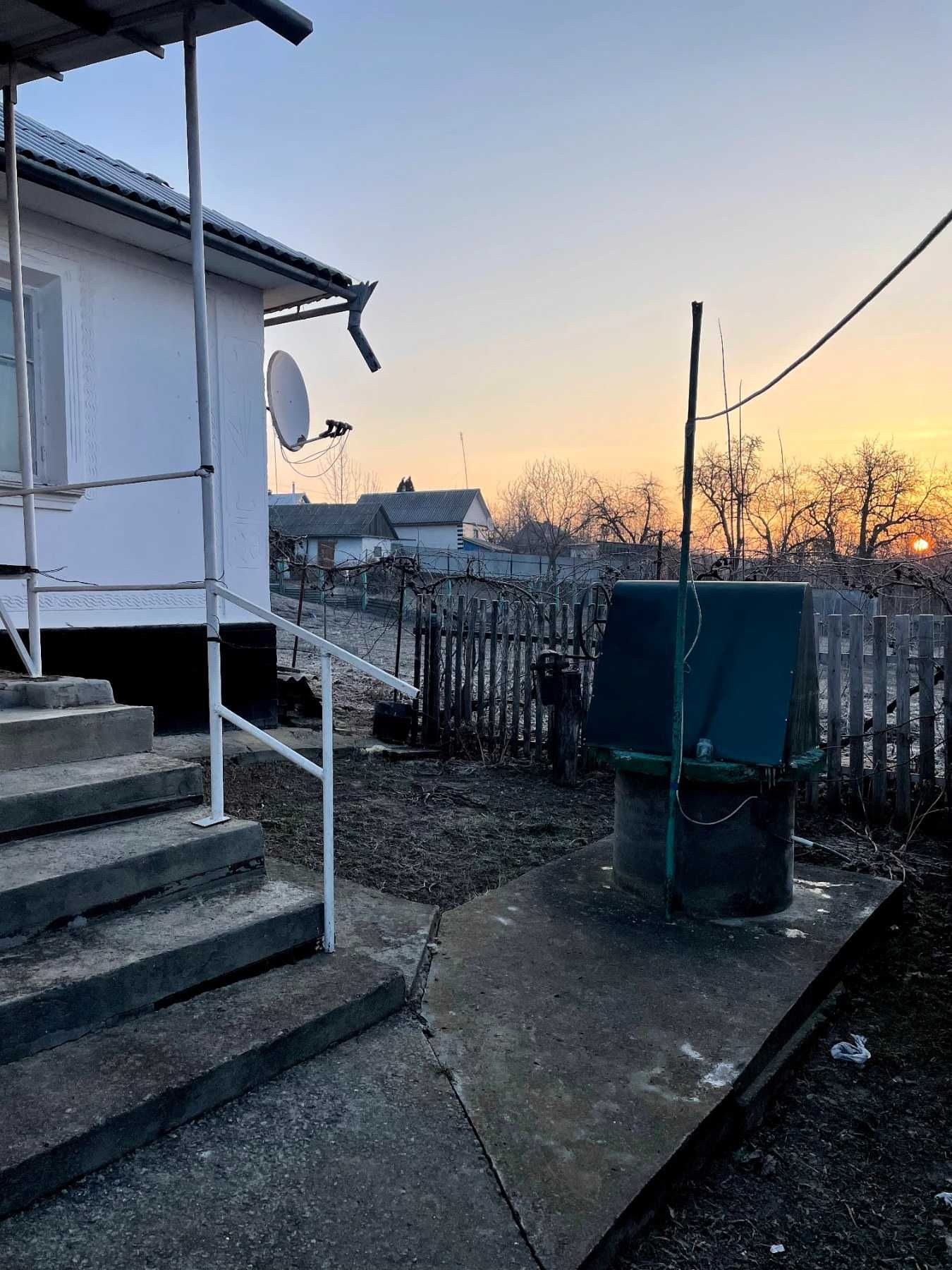 Продається затишний будинок в центрі села Ялтушків