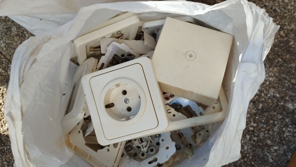 Material eléctrico tomadas interruptores comutadores