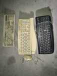 3 Teclados e 1 Rato (Hardware Antigo)