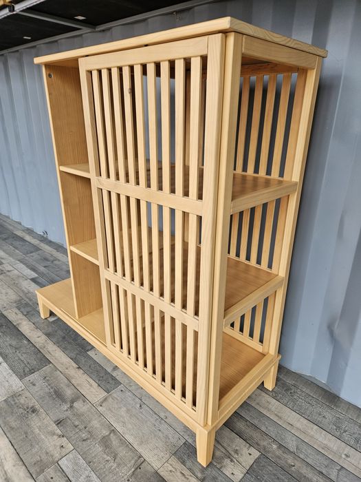 Otwarty regał garderoba przedpokój