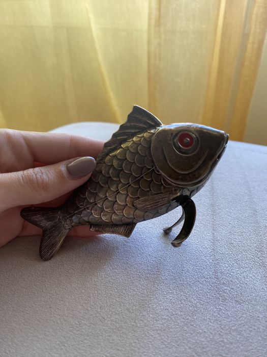 Peixe antigo em prata