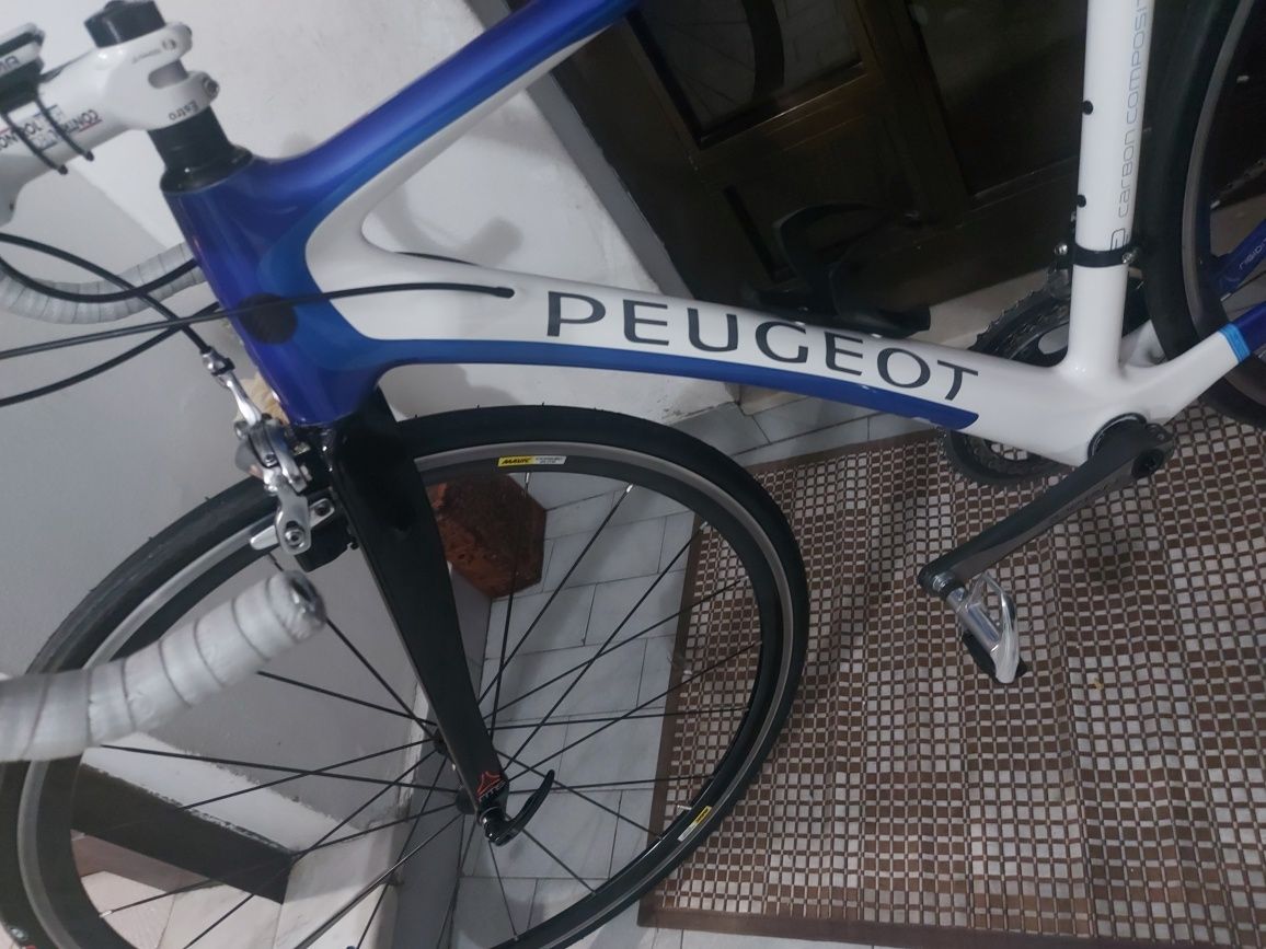 Bicicleta em carbono Peugeot. Com quadro novo. Grupo dura ace shimano