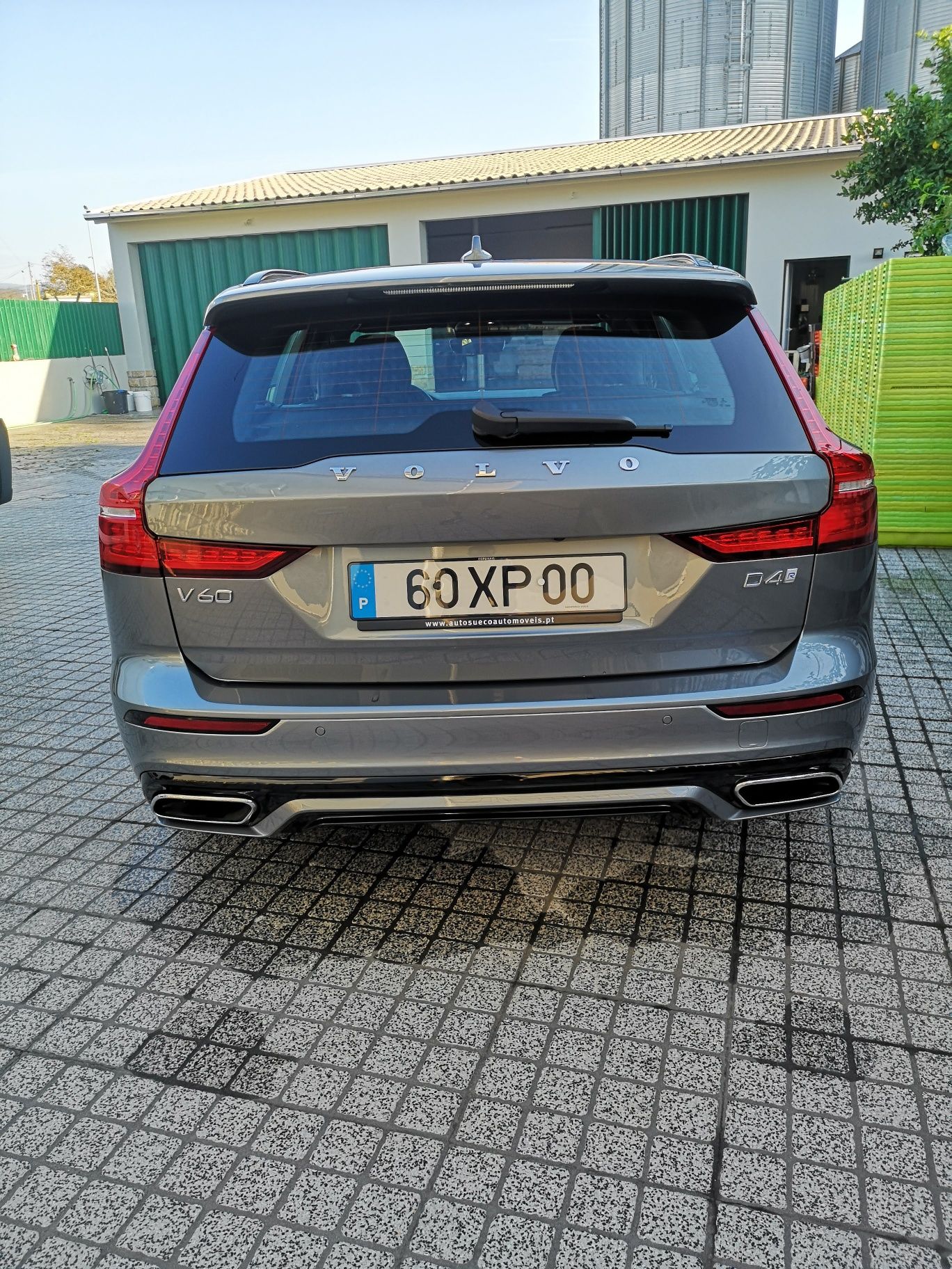 Volvo V60 D4 R-Design 2.0