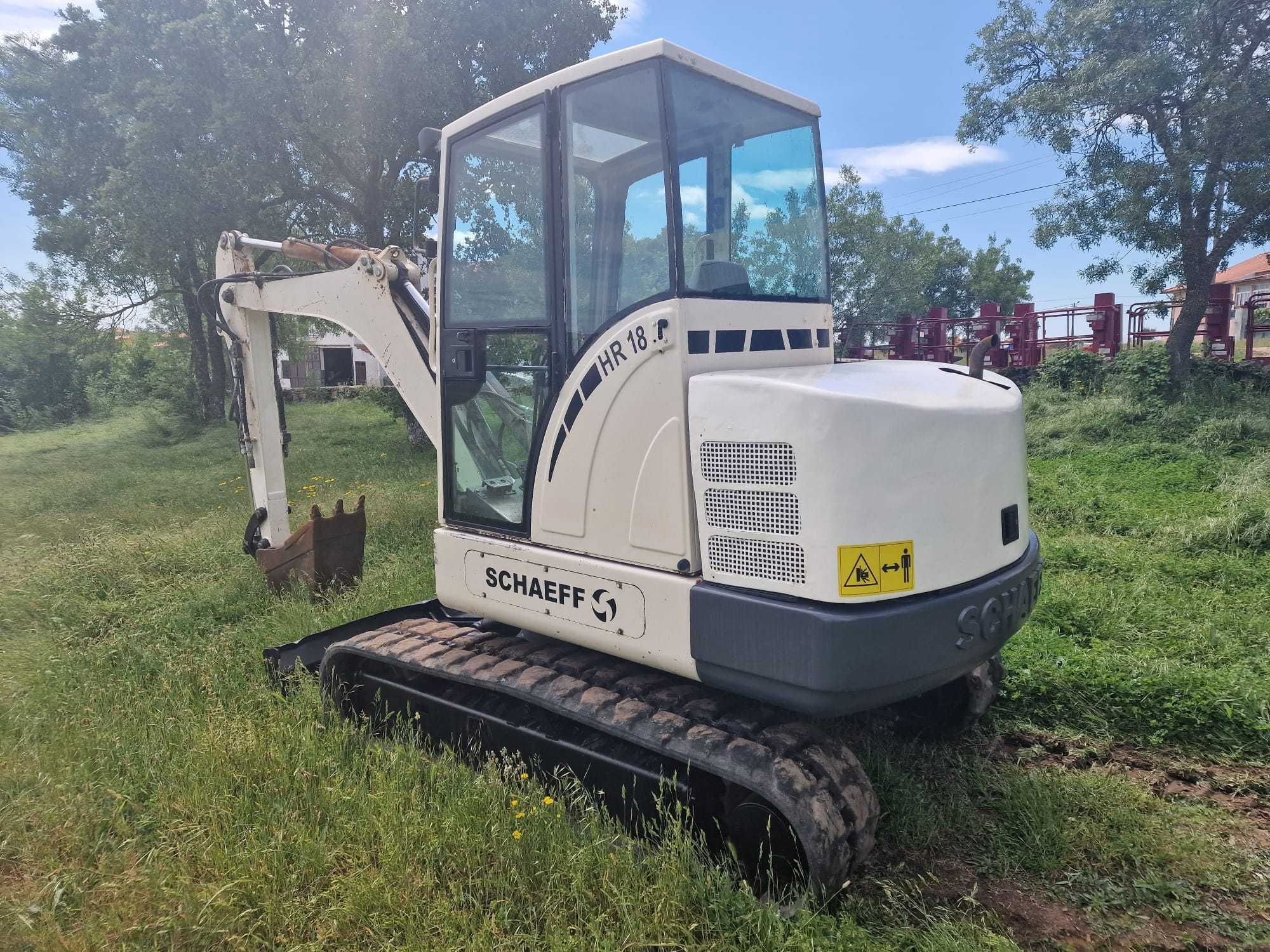 Giratória / Escavadora Terex / Schaeff HR 18 - 5 Toneladas