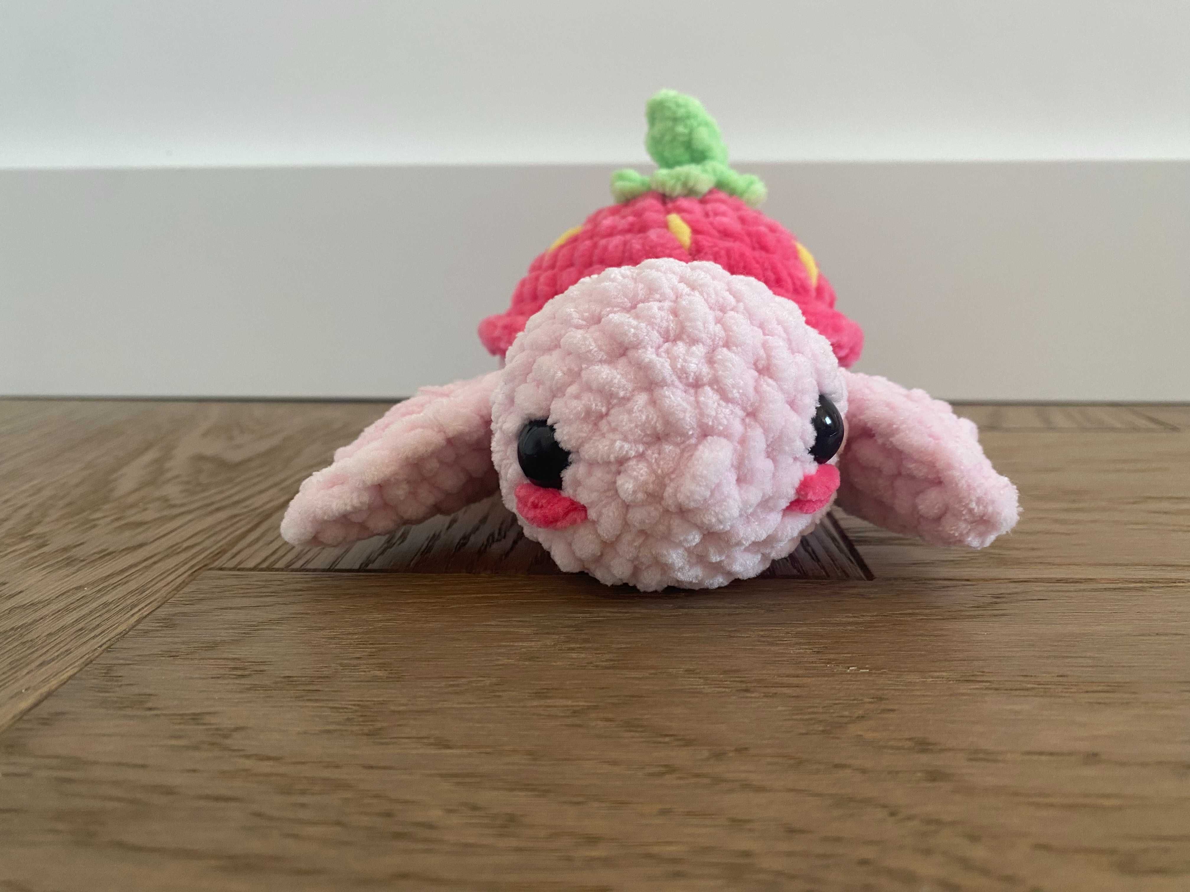 słodki truskawkowy żółwik na szydełku - handmade - idealny na prezent