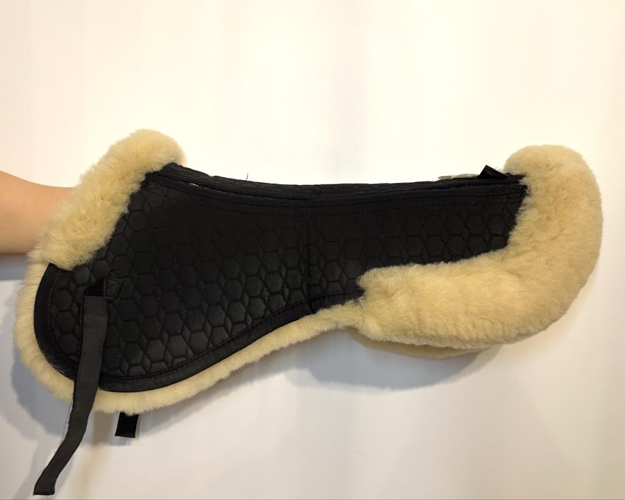 MATTES CORRECTION SYSTEM Podkładka pod siodło z futrem z owczej wełny