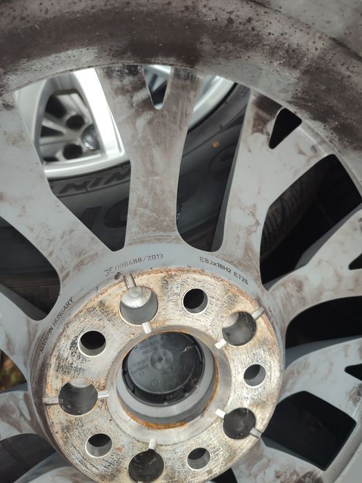 VW TOUAREG lll Koła Zimowe R18 Goodyear