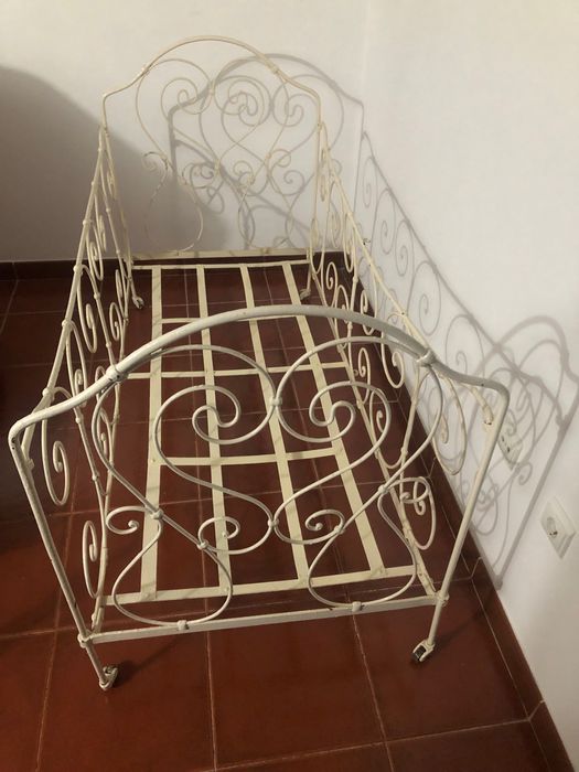 Cama antiga en ferro