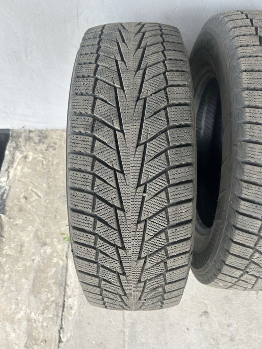 Резина  Hankook 215 65 R16 зимова