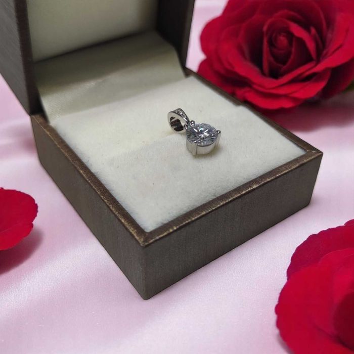 Piękna Srebrna Zawieszka z Cyrkoniami | 0,87 (G) | PR. 925 | 13 MM