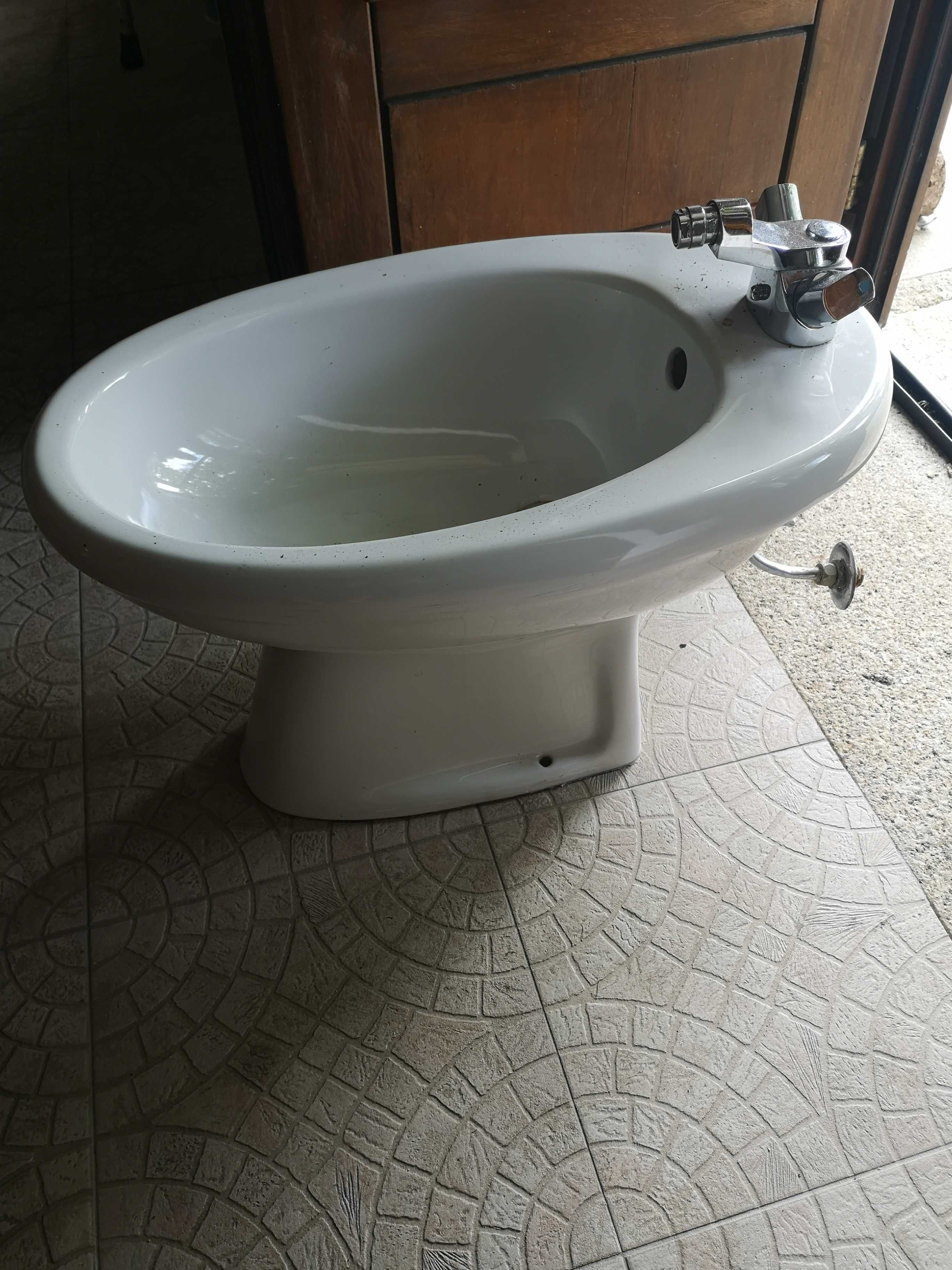 Bidé com Torneira incluída