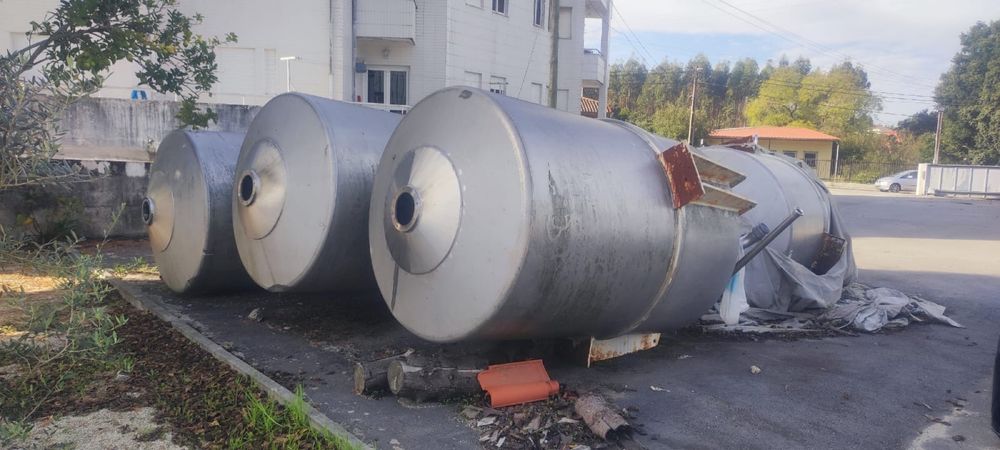 5 Tambores inox com motores a trabalhar