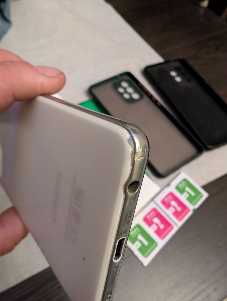 Продам телефон Samsung A 52 4/128