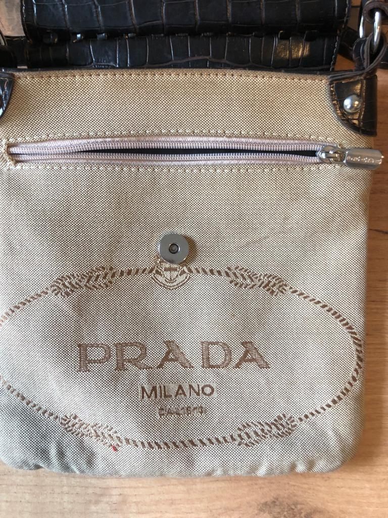 Listonoszka Prada na długim pasku