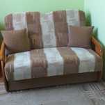 Sofa rozkładana z pojemnikiem na pościel