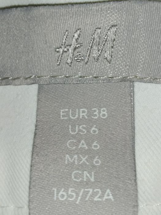 Стильні шорти білого кольору H&M