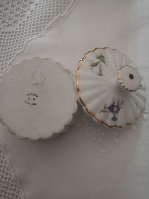 3 caixas de porcelana