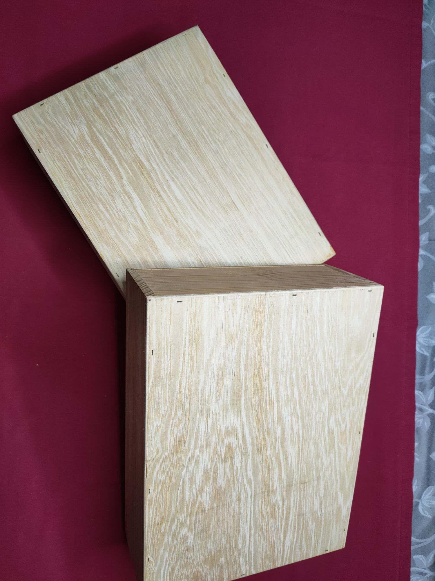 Caixa de madeira usada em bom estado