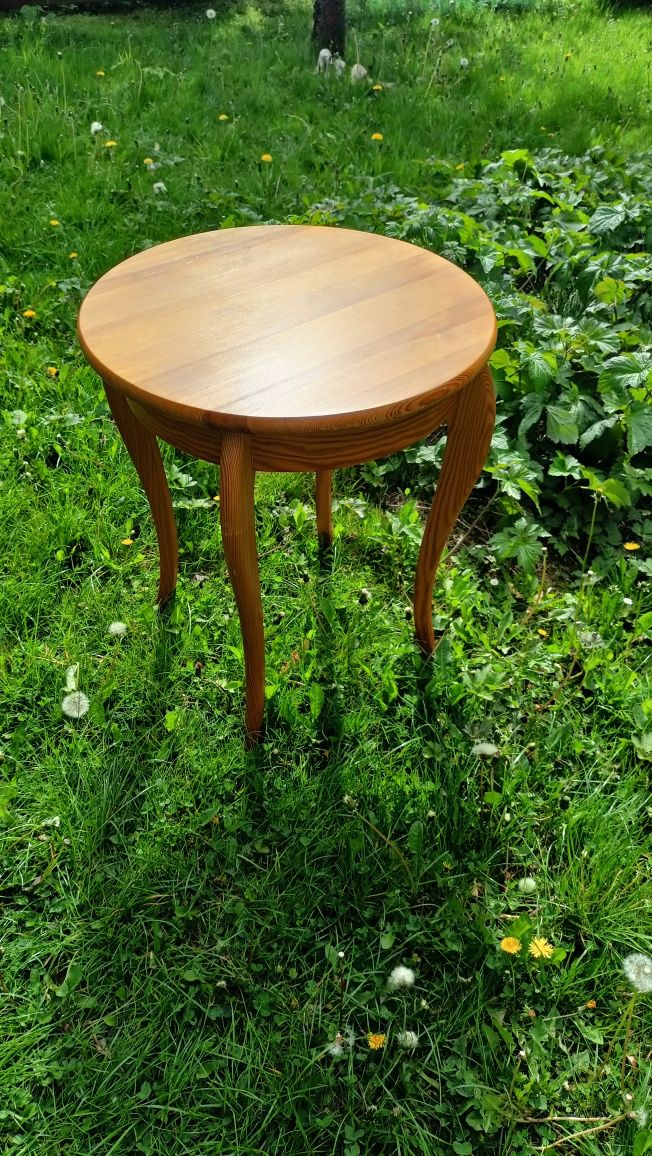 Stół drewniany do domu lub ogrodu