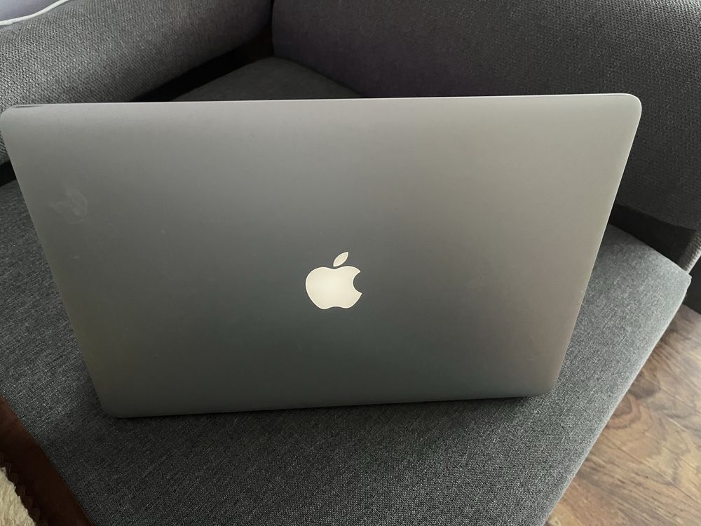 Macbook pro mid 2021 15,4 cali A1398 zamiana