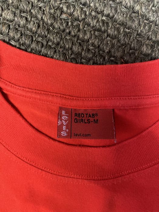 T-shirt vermelha Levis