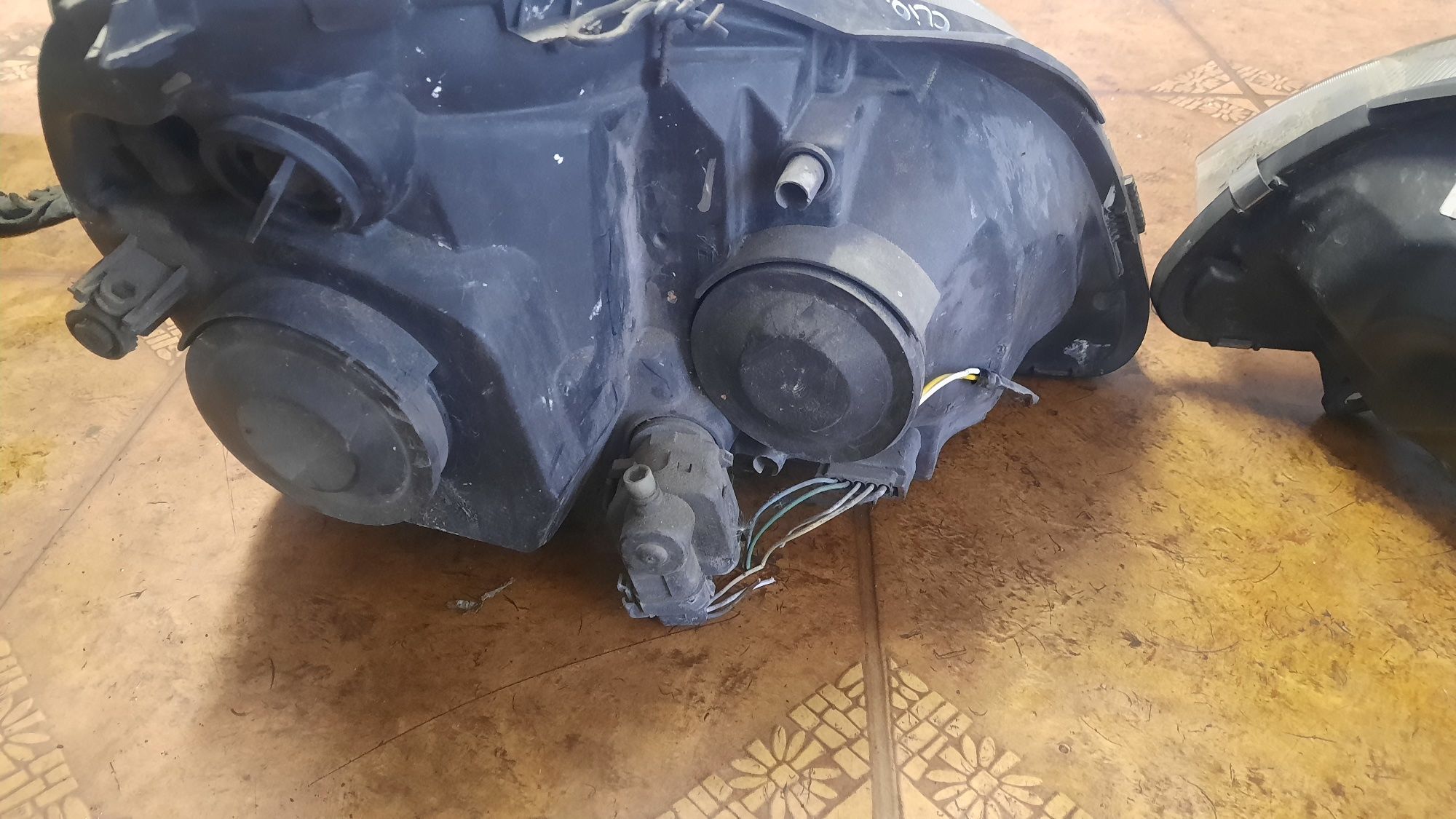 Lampa lampy przód lewa prawa Renault Clio 2005r