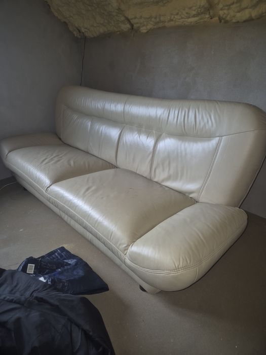 Skórzana kanapa w dobrym stanie