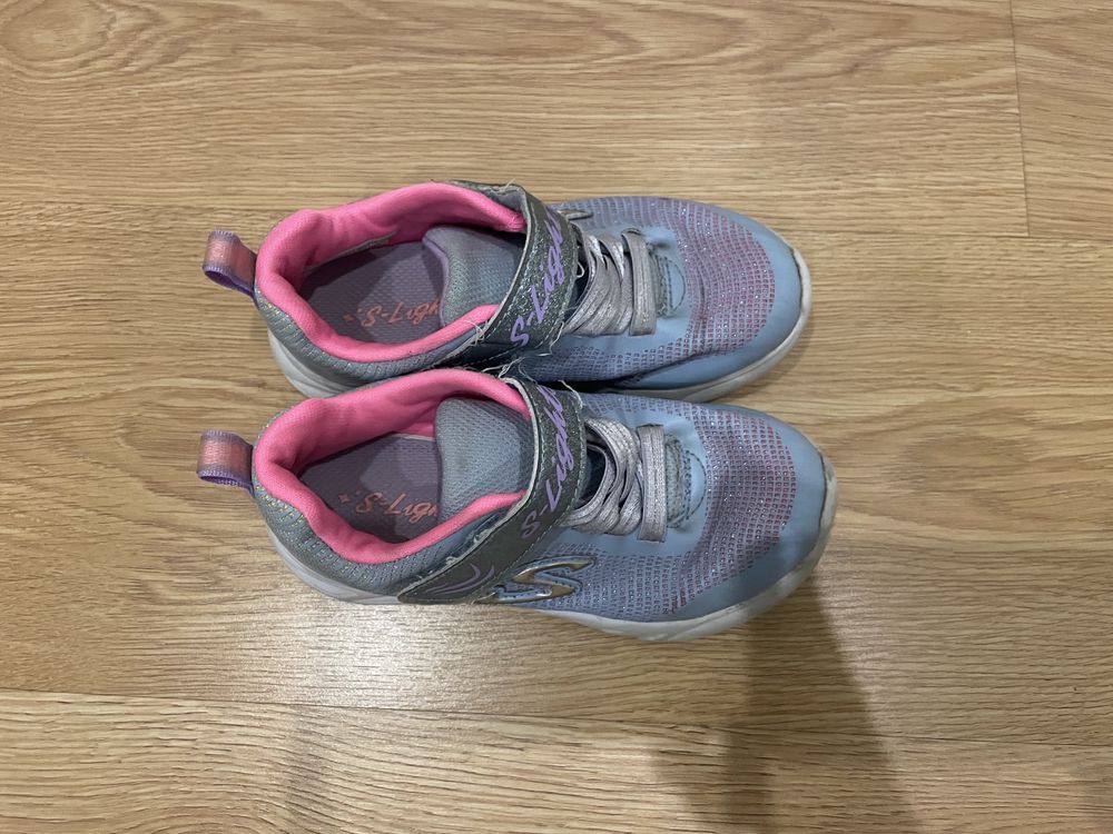 Sapatilhas Skechers tamanho 27 sem luzes