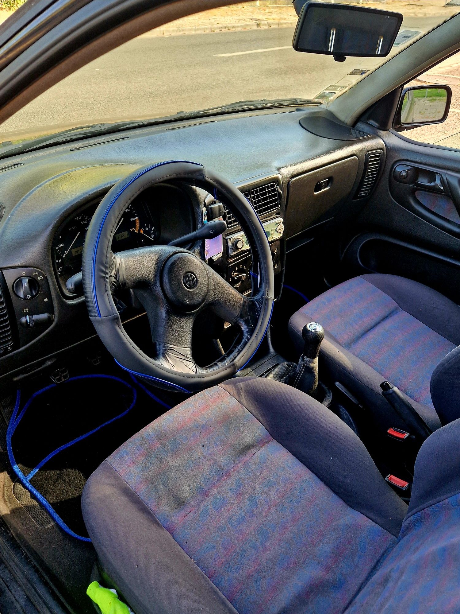 VENDO Pollo 1.0 VW ano 96