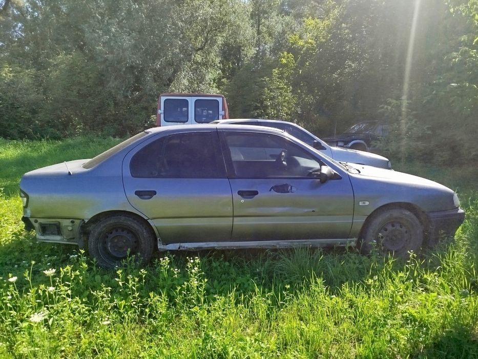 Продам два авто нісан премєра