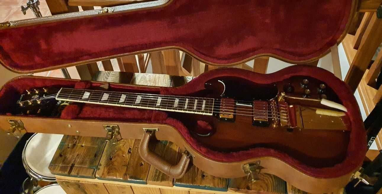Gibson SG Standard.