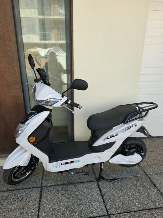 Scooter elétrica Voltrish Lisbon.