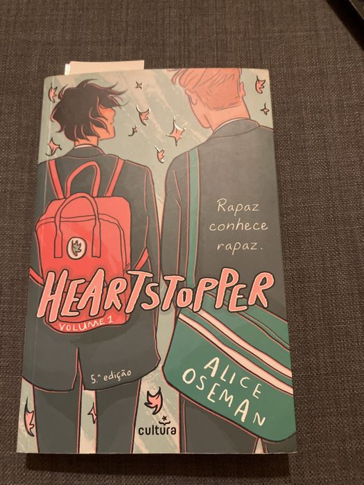 Livro “Heartstopper - rapaz conhece rapaz”