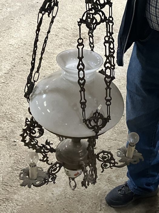 Antigo candeiro de igreja