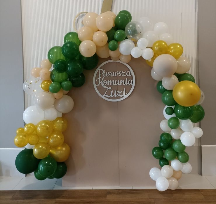 Drewniany  biały napis" Pierwsza Komunia Zuzi"