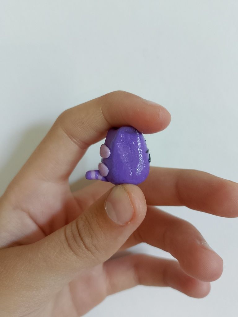 Fioletowy kotek z modeliny