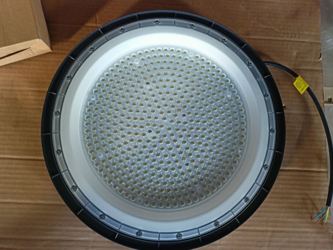 Nowa lampa LED UFO High Bay 300W światło 30000LM i barwa 6500K dzienne