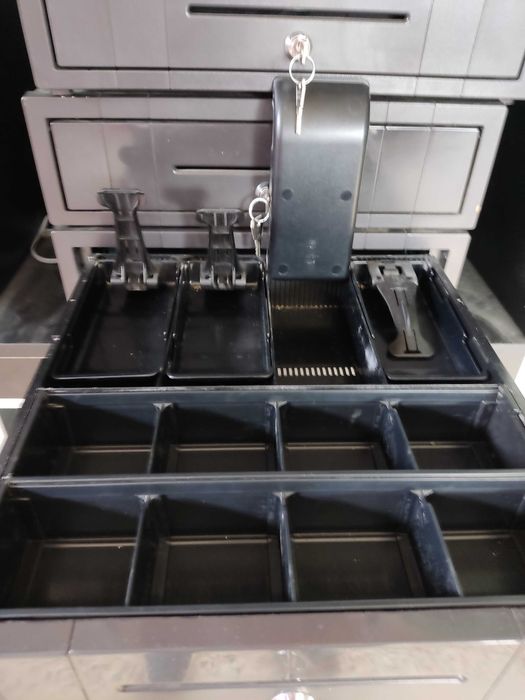 Szuflada kasowa duża.