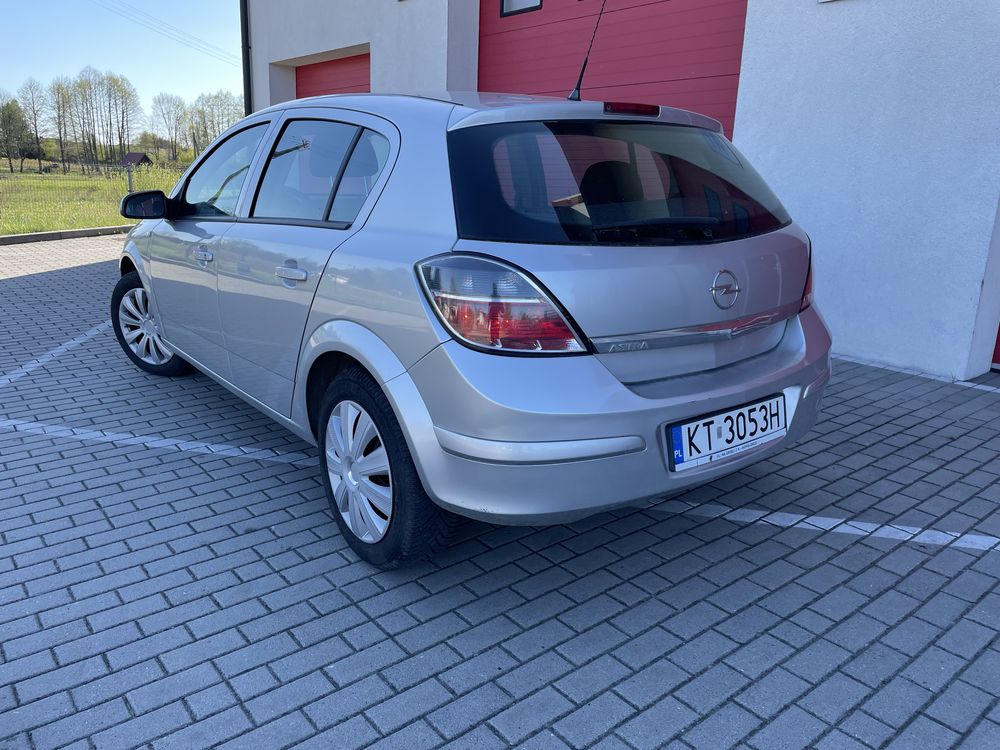 Opel Astra III H 1.6 115 kM Benzyna EcoTec 2011 rok Salon Polska
