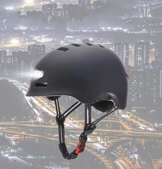 Kask rowerowy z oświetleniem