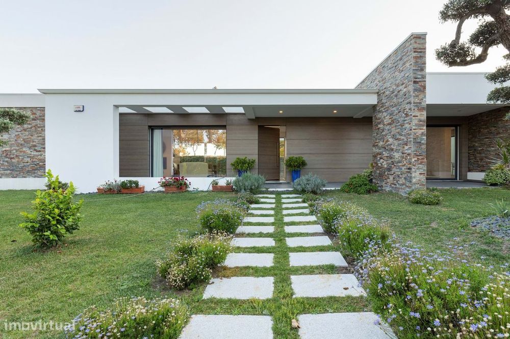 Moradia Familiar E Contemporânea Na Herdade Da Aroeira | Praceta Dos L