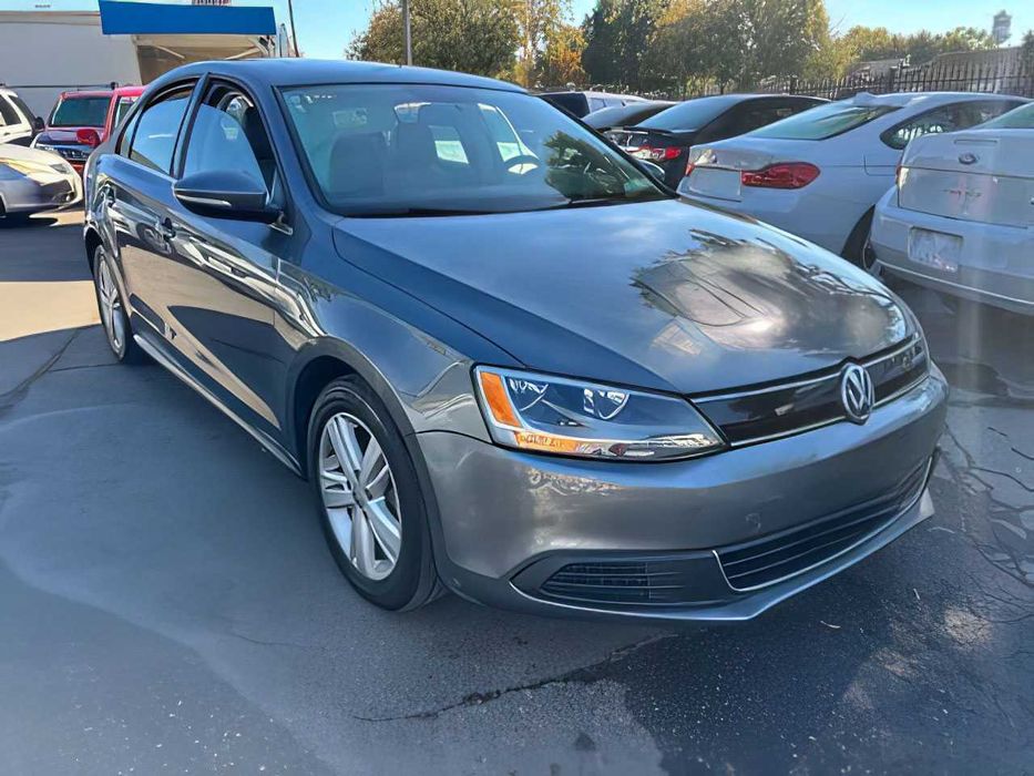 Volkswagen Jetta      2013
