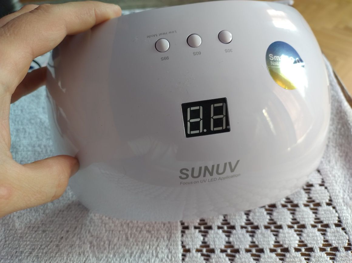 Lampa UV do paznokci Sunuv Focus on uv led application