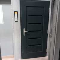 Drzwi drewniane zewnętrzne Urzędowski kolor RAL 7016 Antracyt