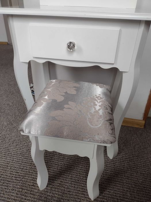 Toaletka młodzieżowa