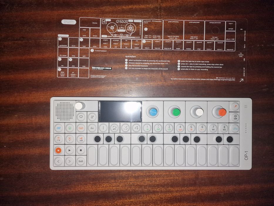 Teenage Engineering op-1 синтезатор