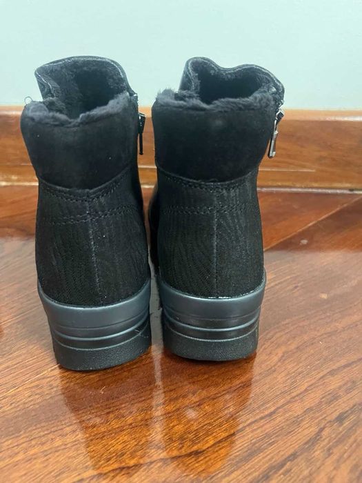 Botas com plataforma anatômica, forro acolchoado  em tamanho 36,40