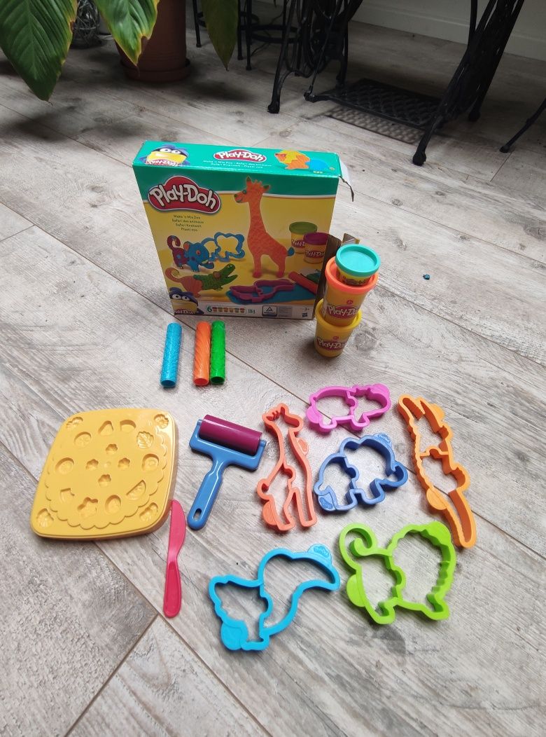 Play doh zoo safari