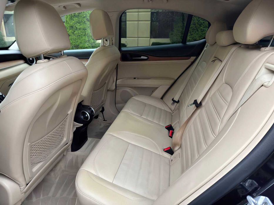 Alfa Romeo Stelvio      2018