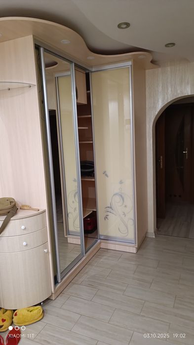 Продається трьохкімнатна квартира